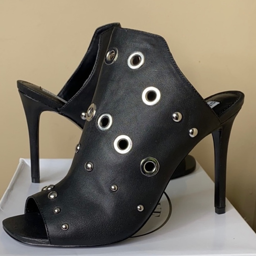 Steve Madden SOOKI Black Leather Studded Mule Heel
